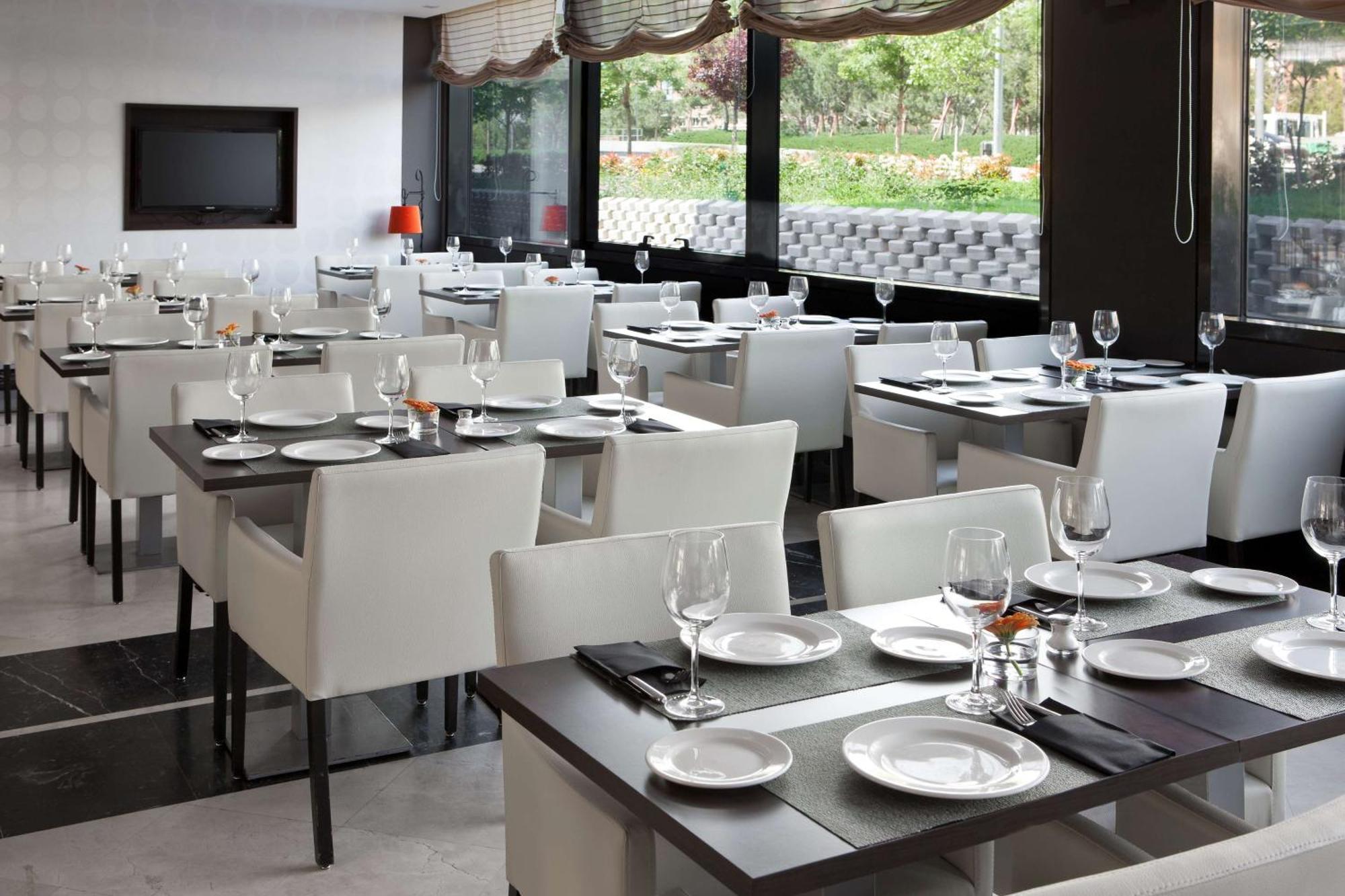 Nh Madrid Ribera Del Manzanares Hotel Luaran gambar